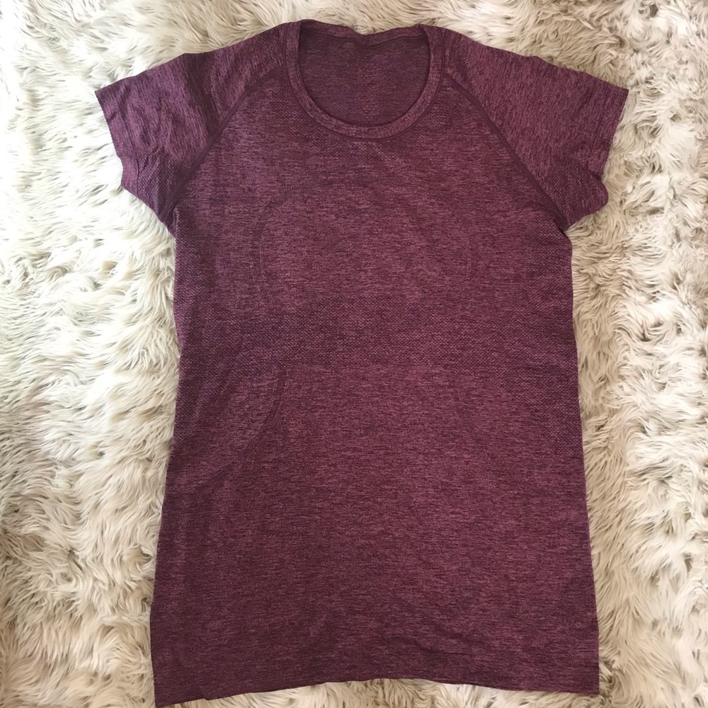 Lululemon short sleeved fitted red black swiftly